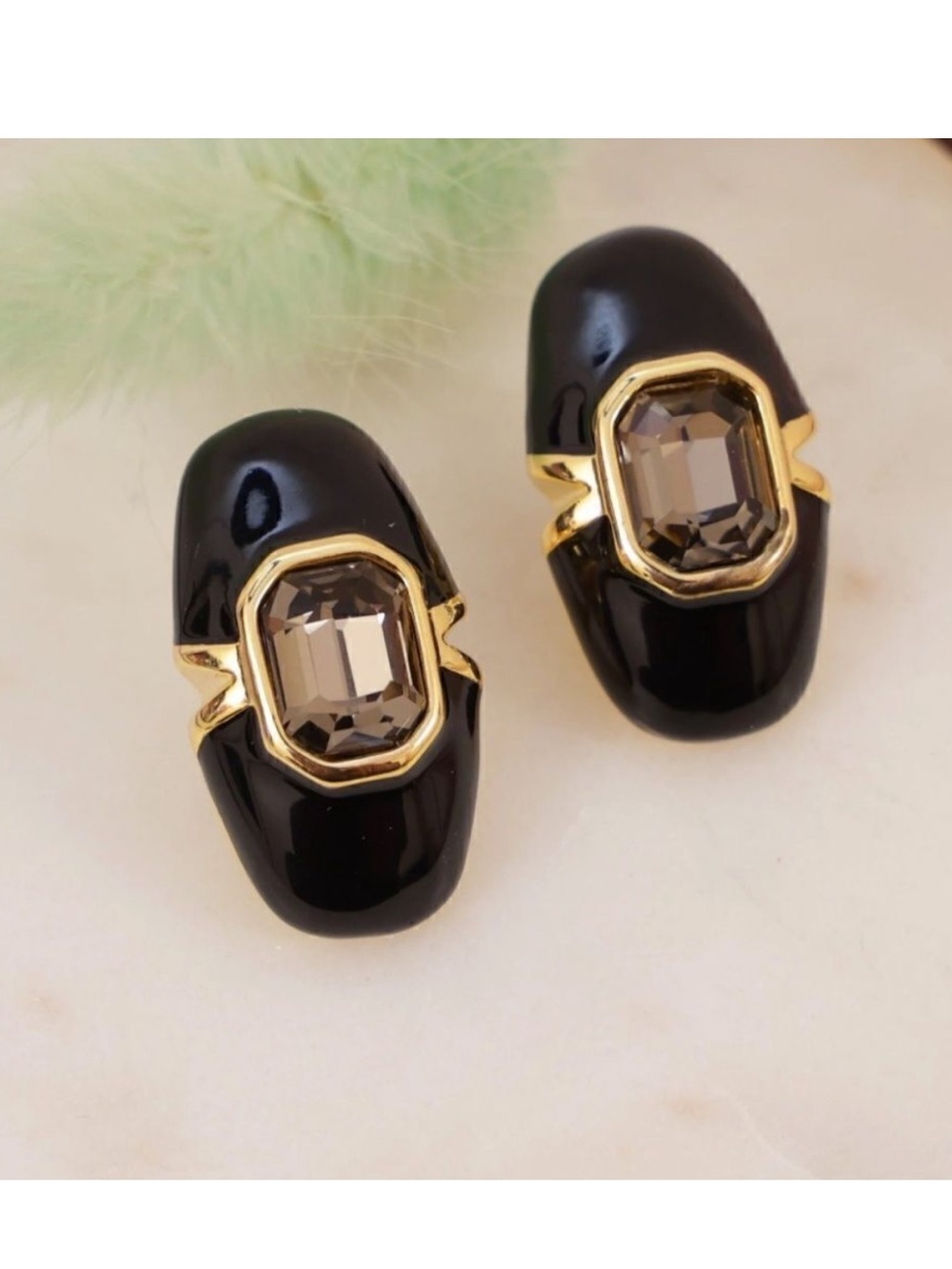 Black and Gold Oval Earrings A19